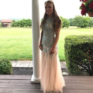 Prom/black tie dress